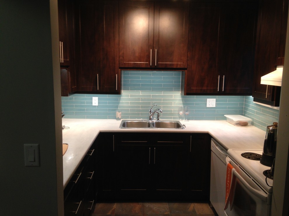 Example of a transitional home design design in Vancouver