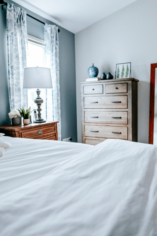 Home design - transitional home design idea in Chicago