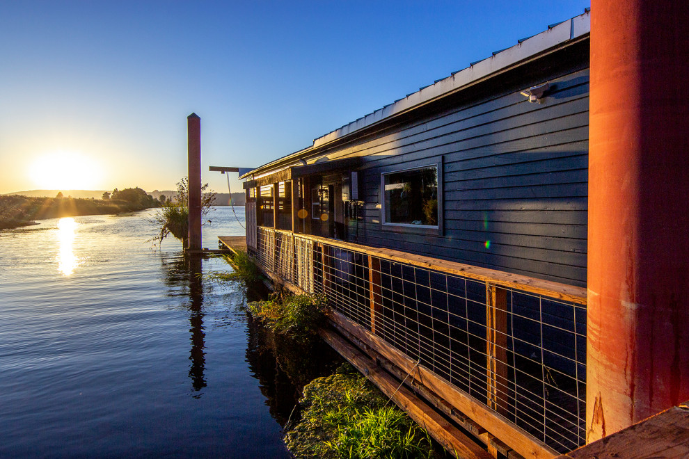 1 Dollar Boathouse