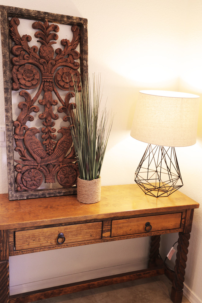 Example of a transitional home design design in Phoenix