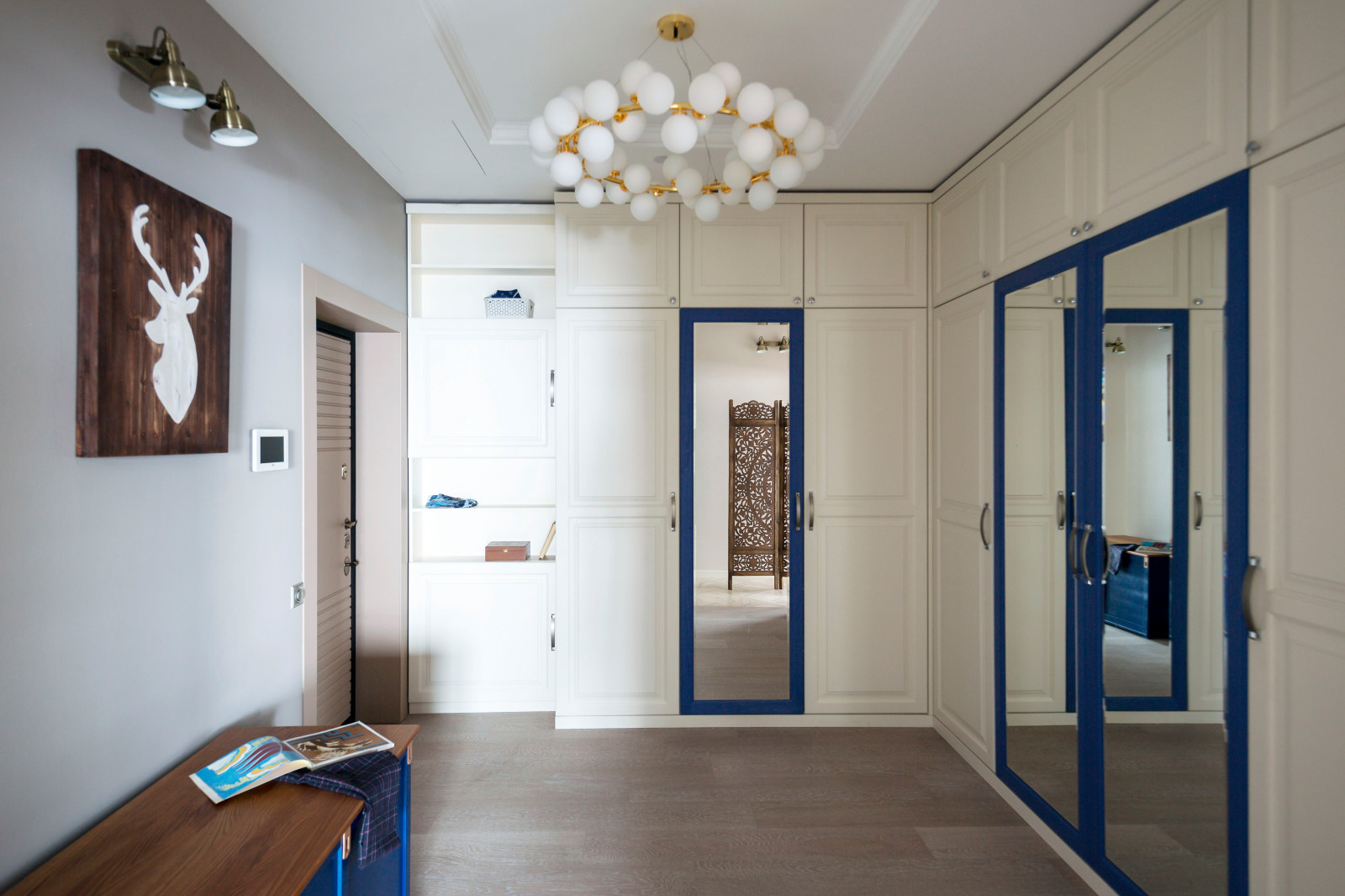 Квартира "Синий агат и яркая охра"