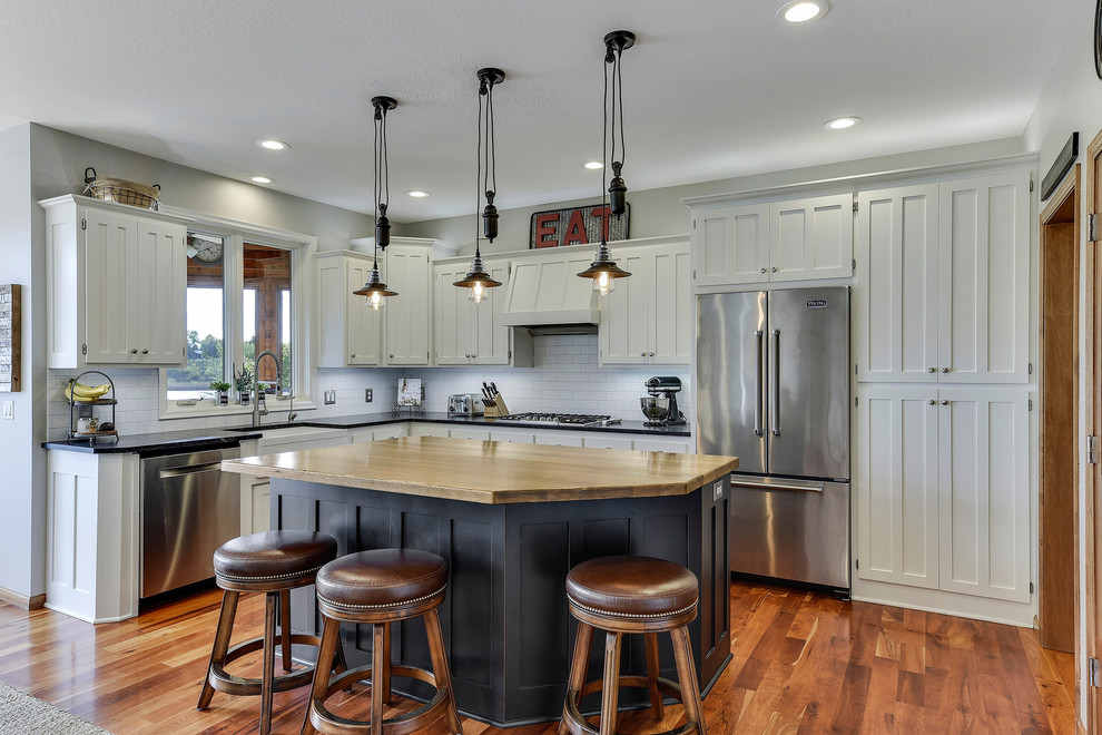 Inspiration for a transitional kitchen remodel in Minneapolis