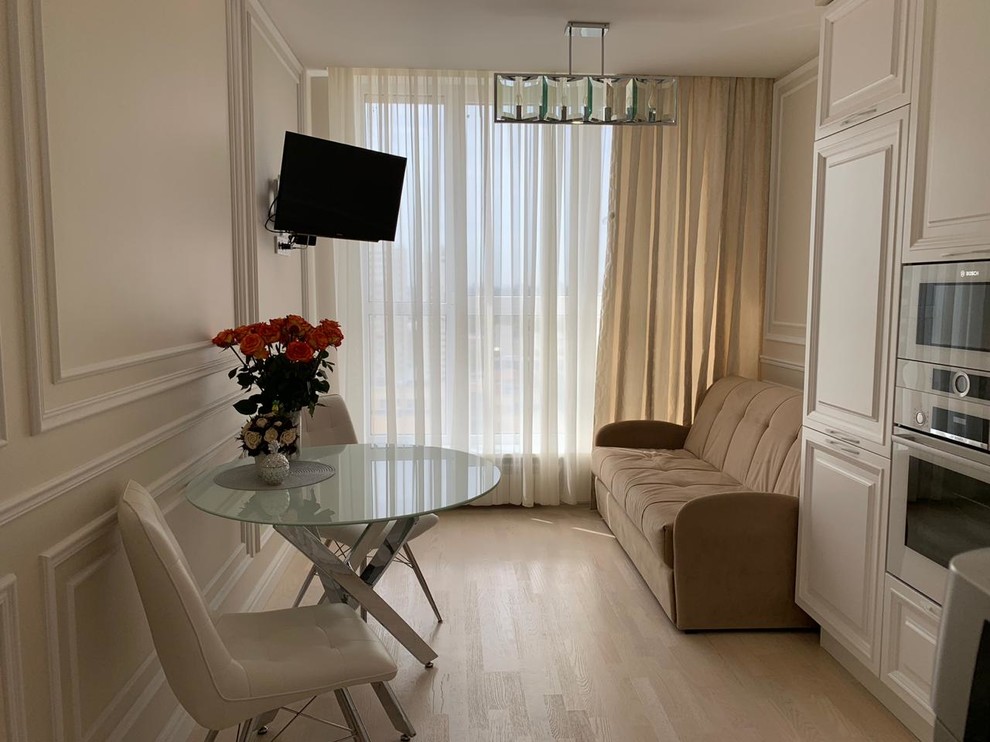 Светлая однокомнатная квартира в неоклассическом стиле