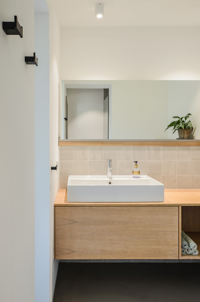 This is an example of a contemporary powder room in Frankfurt.