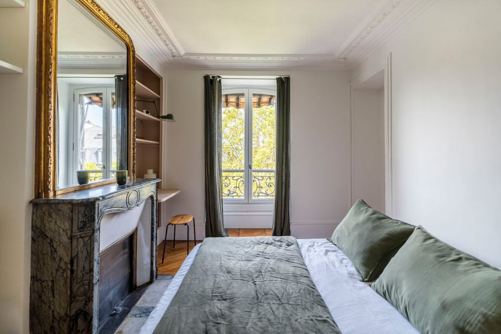 Photo of a transitional bedroom in Paris.