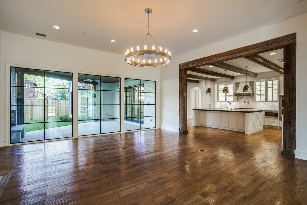 Example of a transitional home design design in Dallas