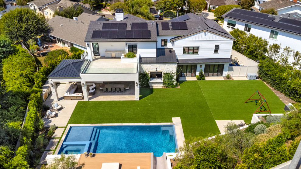 Transitional home design photo in Orange County