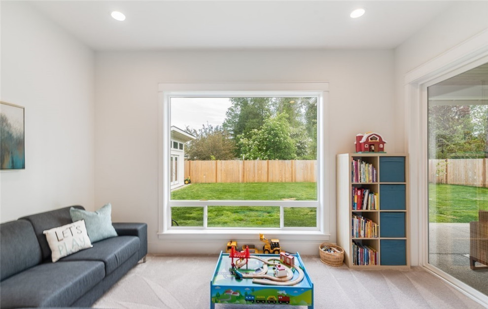 Réalisation d'une grande chambre d'enfant de 4 à 10 ans minimaliste avec un mur blanc, moquette et un sol beige.
