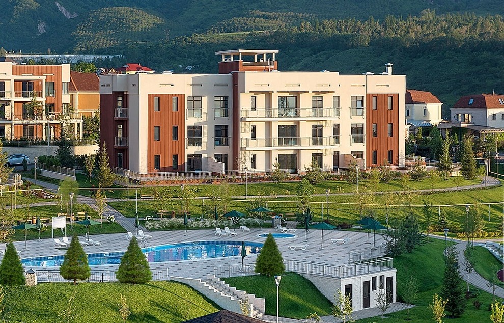 Общественный открытый бассейн ROYAL GARDENS (Базис-А, Aqualand Group)