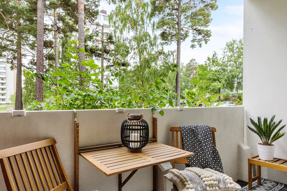 Design ideas for a small tropical balcony in Stockholm.
