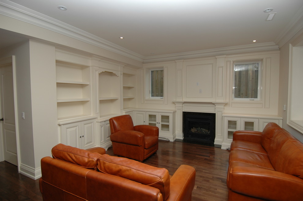 Inspiration for a transitional home design remodel in Toronto