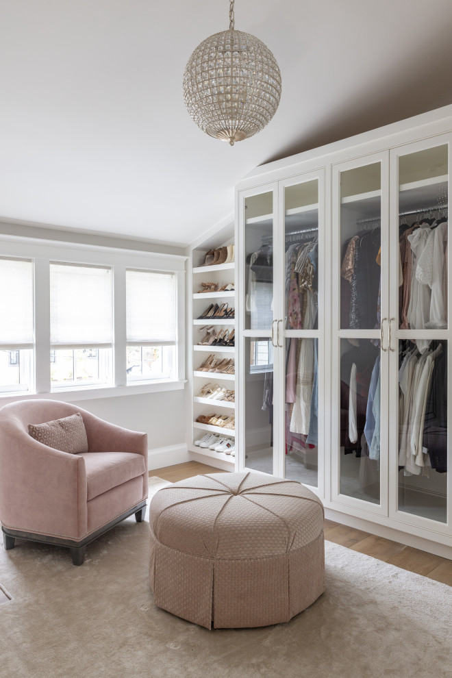 Example of a transitional closet design in San Francisco