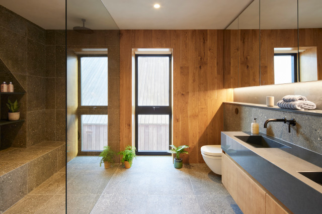 Seabreeze modern-bathroom