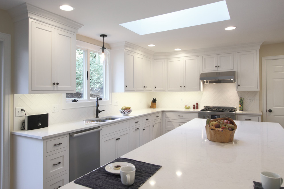 Example of a transitional home design design in DC Metro