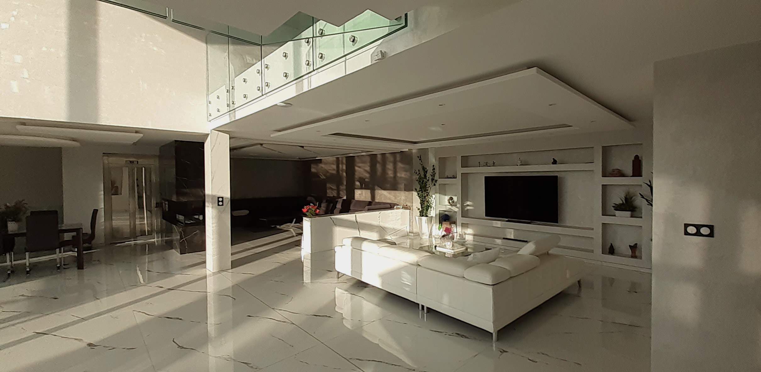 Maison contemporaine de 500m2. Conception des intérieurs