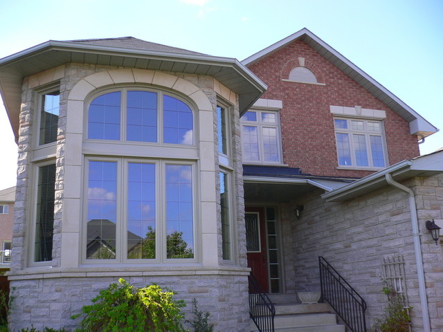 Transitional home design photo in Toronto