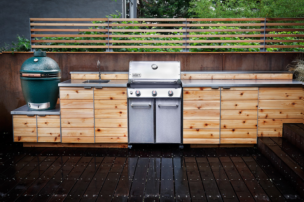 Photo of a small contemporary deck in New York.
