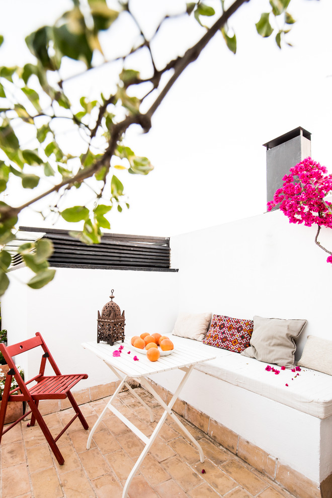 This is an example of an eclectic patio in Seville.
