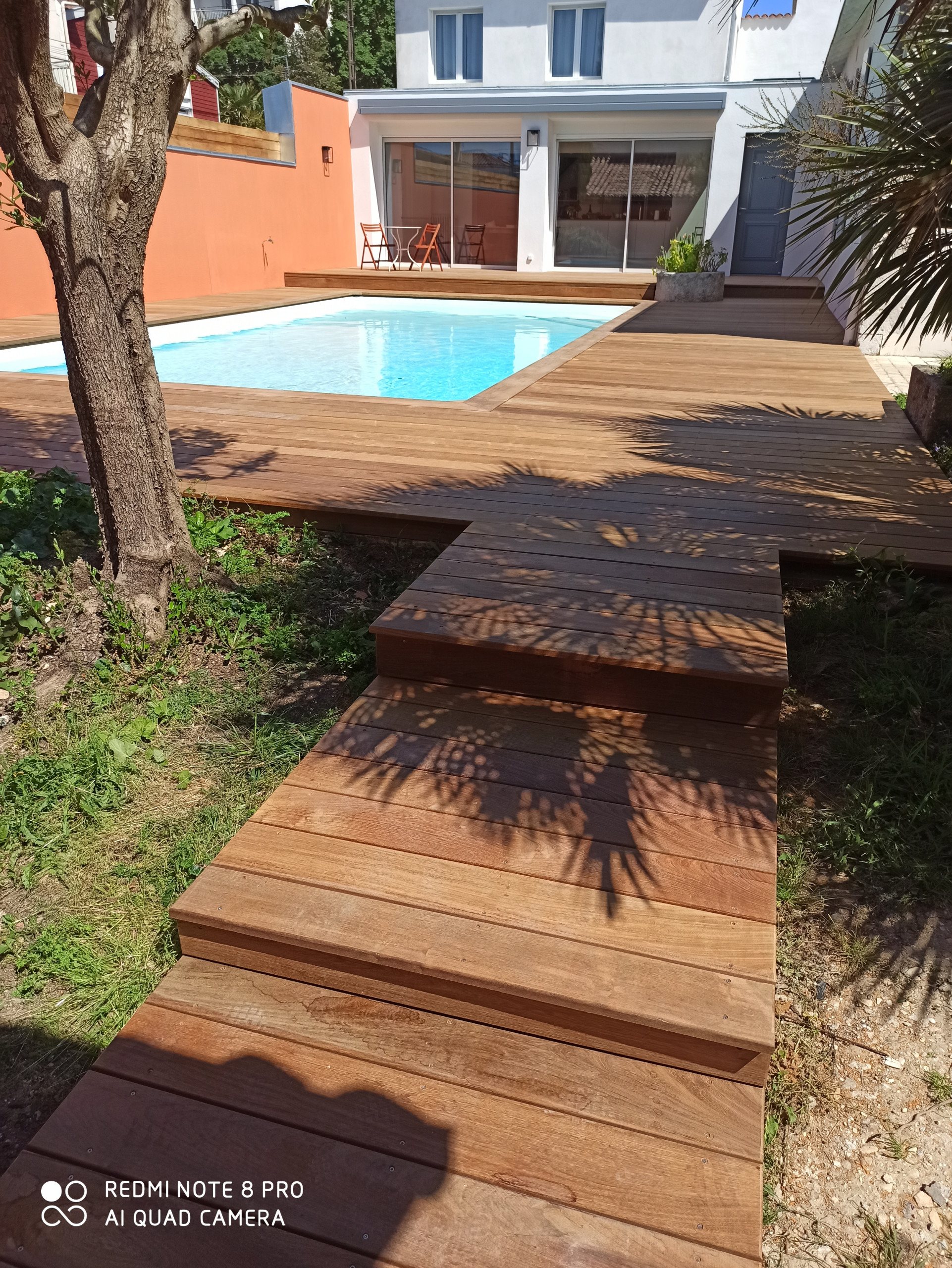 Terrasse en bois et piscine