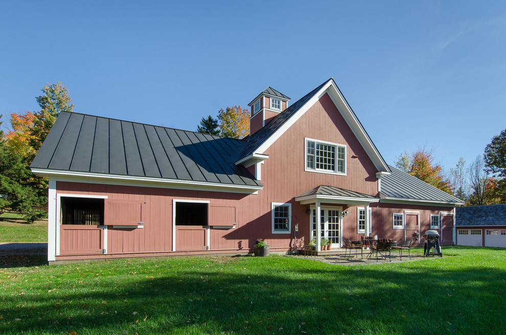 Design ideas for a large country detached barn in Burlington.
