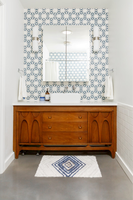Thomasdale midcentury-bathroom