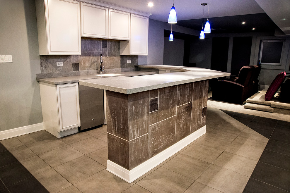 Inspiration for a mid-sized timeless single-wall porcelain tile eat-in kitchen remodel in Phoenix with an undermount sink, recessed-panel cabinets, white cabinets, quartz countertops, metallic backsplash, stainless steel appliances and an island