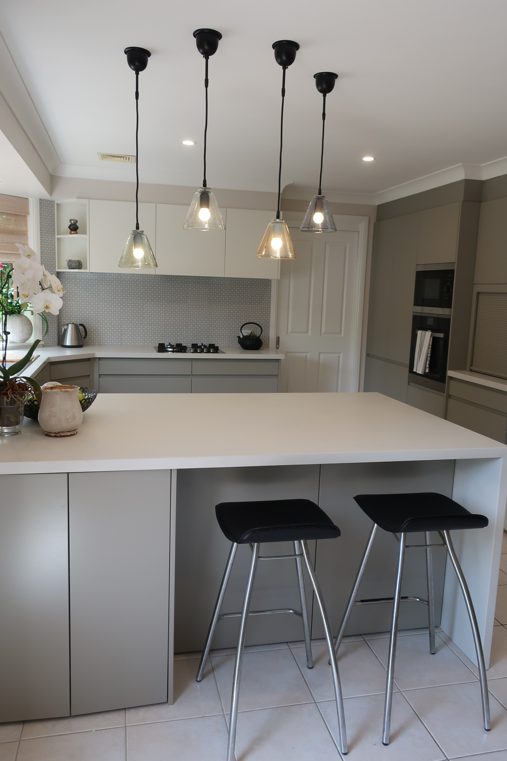 A NEW Kitchen that suits a stylish home