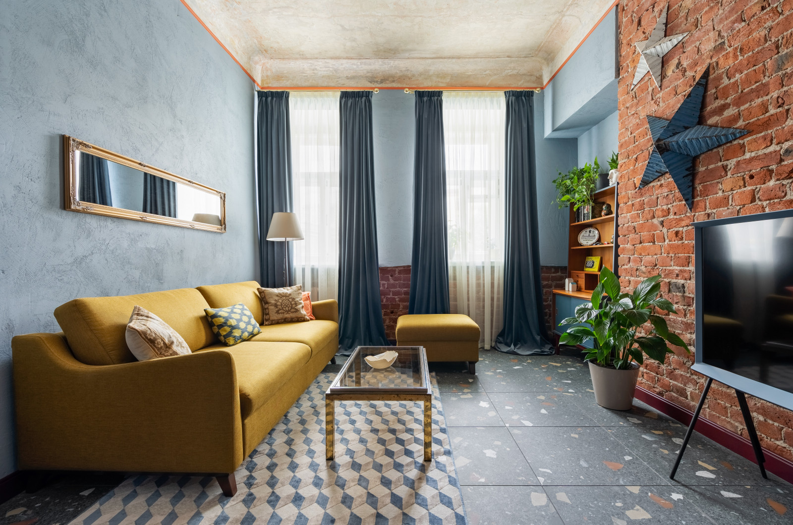 Квартира в бывшем доходном доме в Петербурге