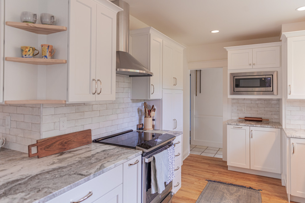 Kitchen - transitional kitchen idea