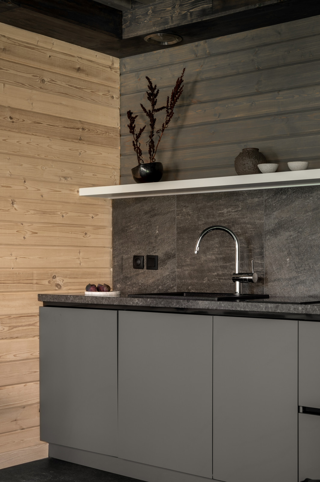 Банный дом 66 м² в темных тонах