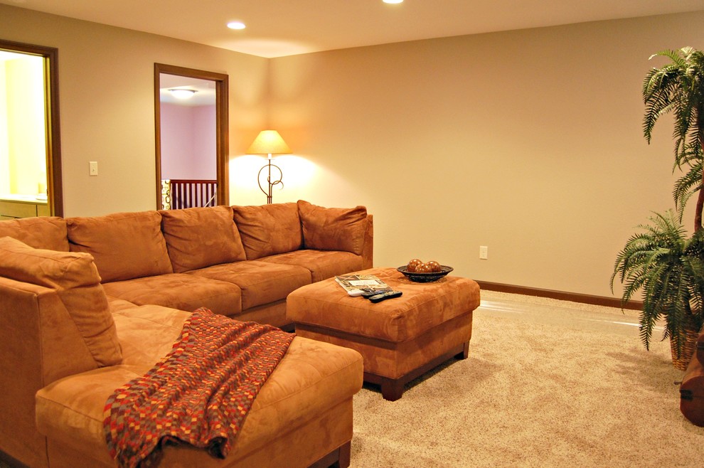 Inspiration for a transitional basement remodel in Milwaukee