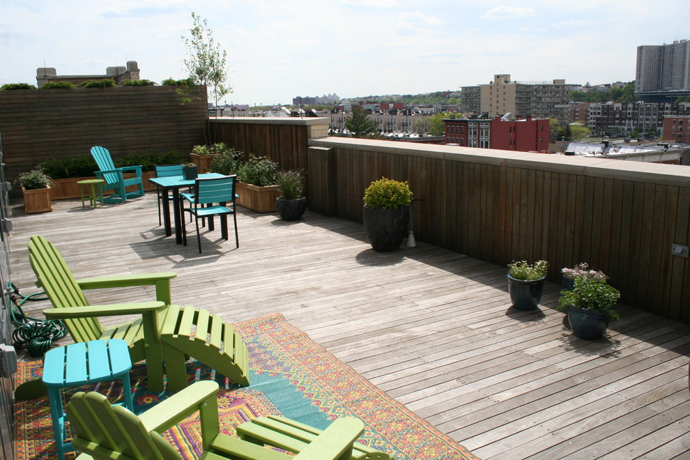 Inspiration for a contemporary deck in New York.