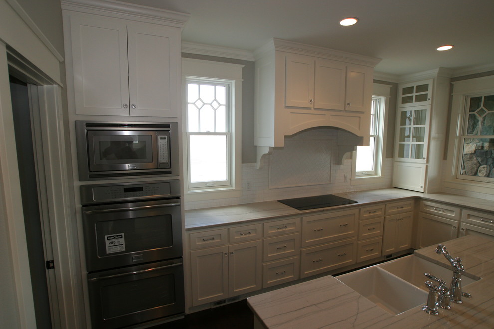 Kitchen - transitional kitchen idea