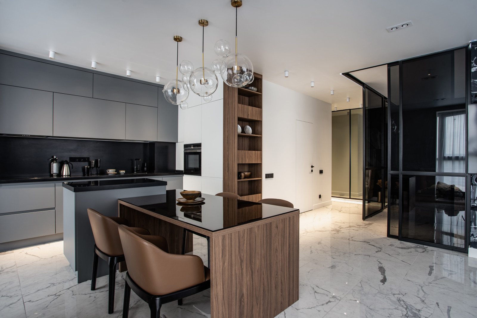 №6. ЖК на Декабрьских событий.