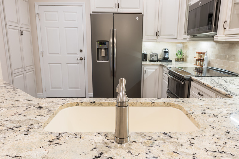 Eat-in kitchen - transitional u-shaped eat-in kitchen idea in Orlando with flat-panel cabinets and no island