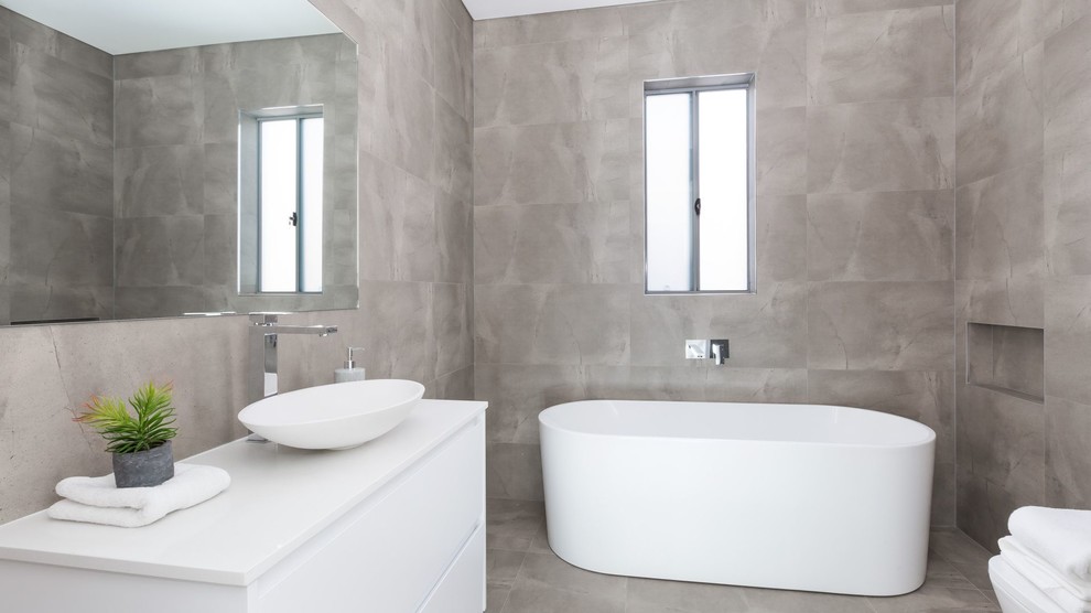 Inspiration for a contemporary bathroom in Sydney.