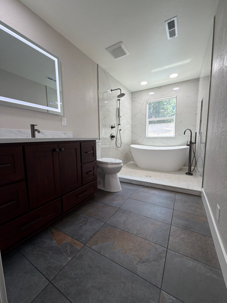 Shower and tub wet area