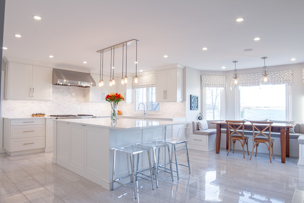 Transitional kitchen photo in Toronto