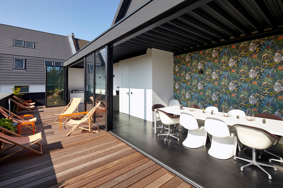 Mid-sized contemporary rooftop and rooftop deck in Cologne with no cover and with dock.