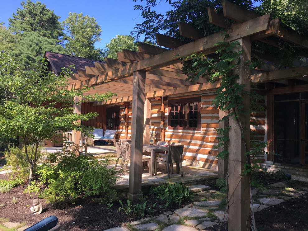 Home design - rustic home design idea in Indianapolis