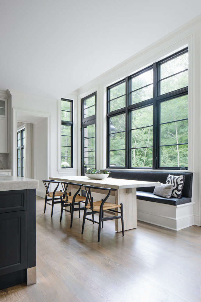 Inspiration for a transitional kitchen/dining combo in Chicago.