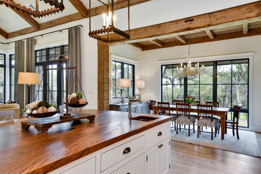 Example of a country dining room design in Austin