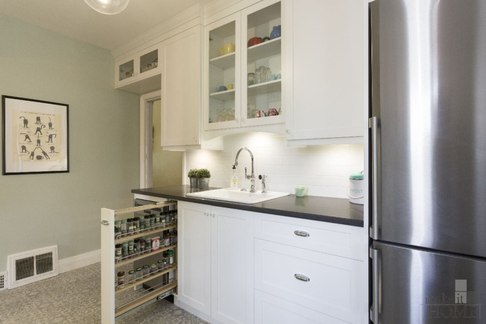 Kitchen - transitional kitchen idea