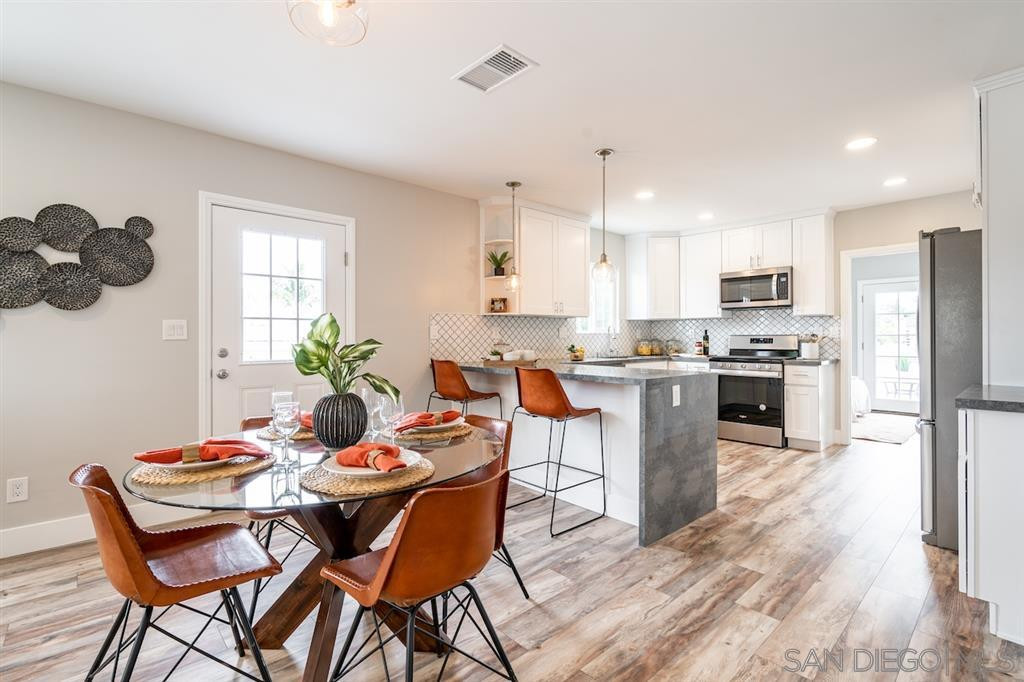 Dining room photo in San Diego