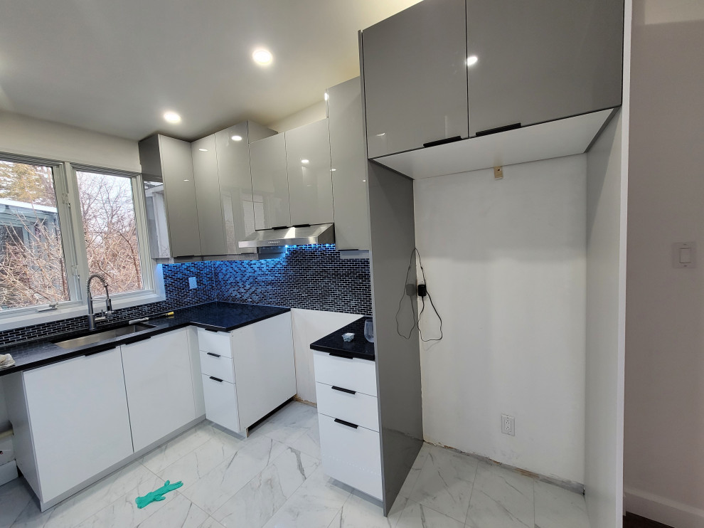 HIGH GLOSS KITCHEN