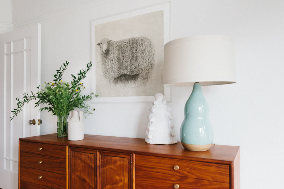 Bedroom - mid-century modern bedroom idea in San Francisco