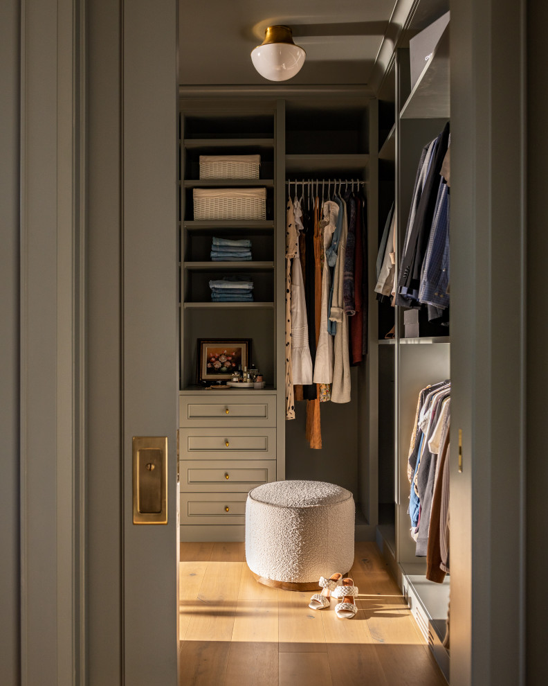 Mountain style closet photo in Ottawa