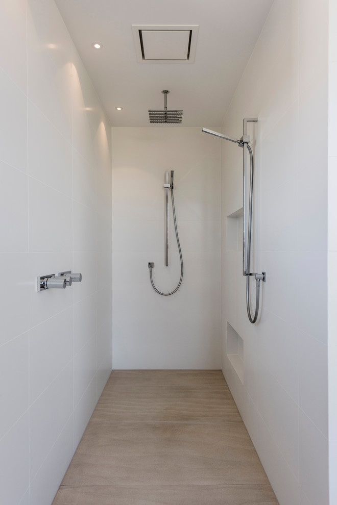 This is an example of a contemporary bathroom in Christchurch.