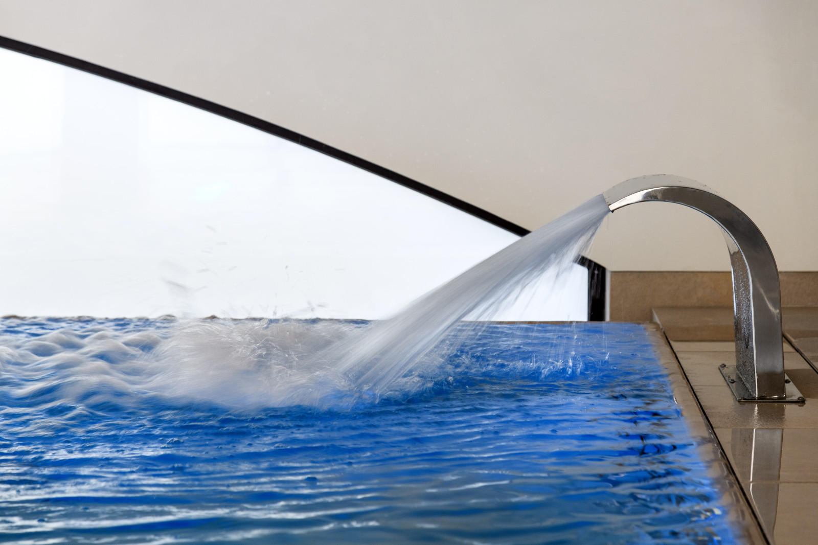 Бассейн в частном доме