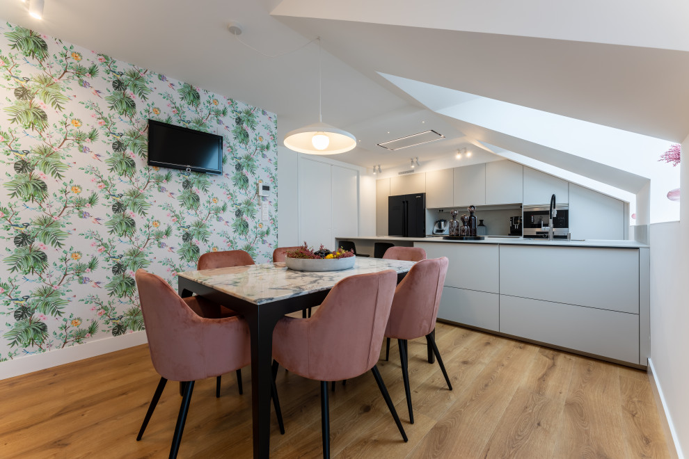 Atico "capricho" con algunos muebles de familia.
